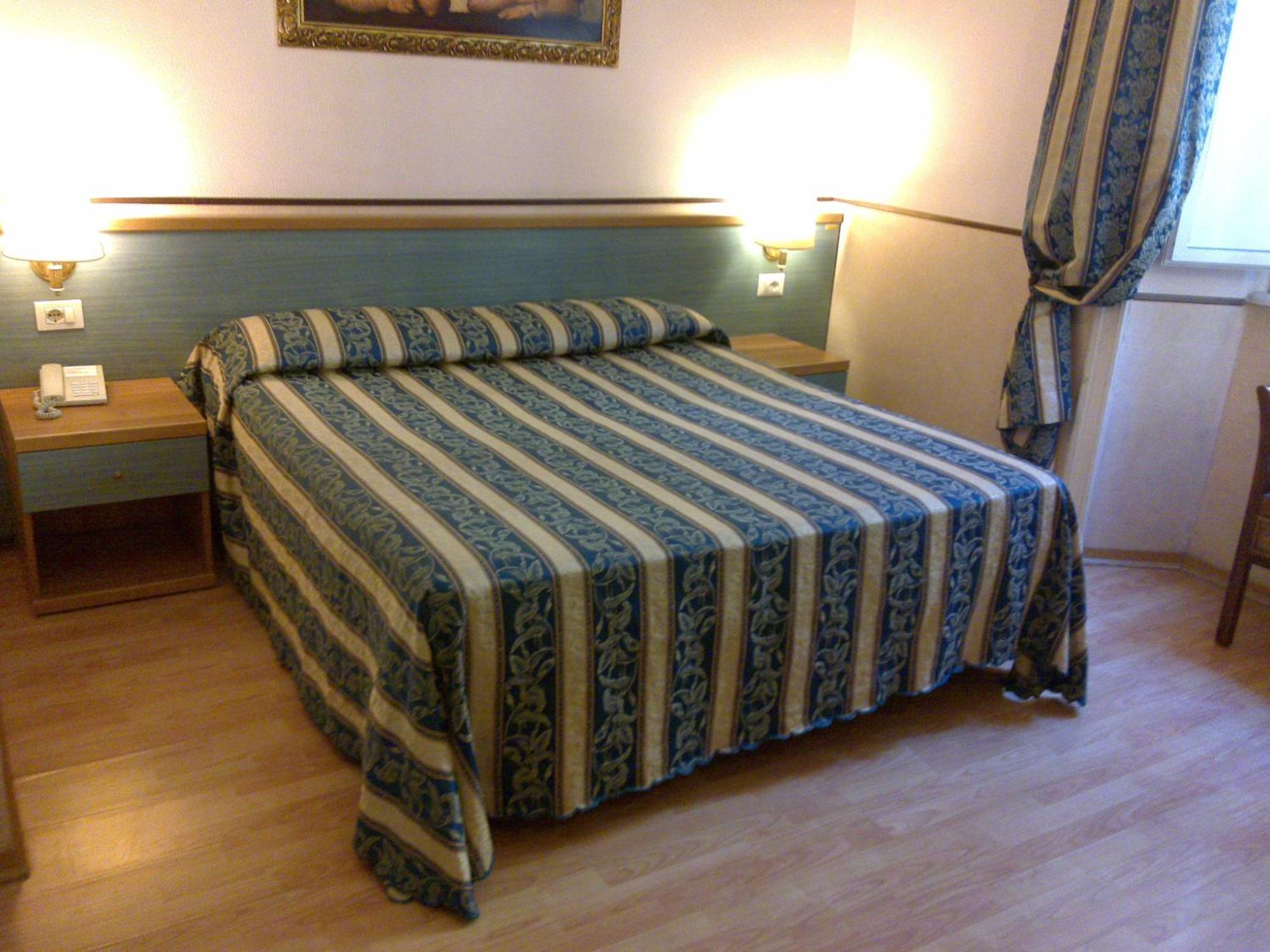 Hotel Lazzari — Photos 1